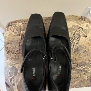 Black Ecco shoes